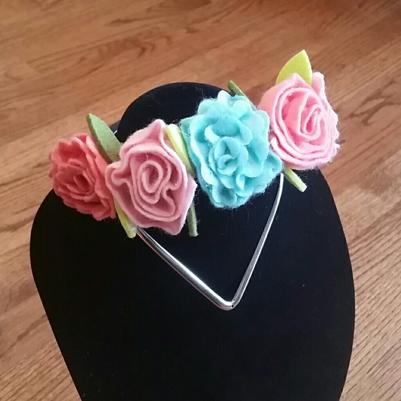 Other - 💖Felt Floral Headband